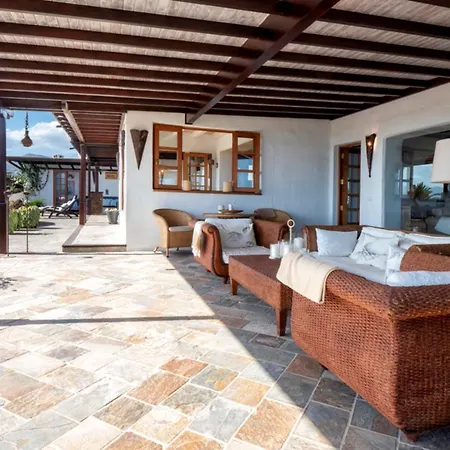 Finca Paraiso - Finest With Incredible Views Over Puerto Del Carmen *