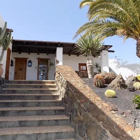 Finca Paraiso - Finest With Incredible Views Over Puerto Del Carmen * Puerto del Carmen (Lanzarote)